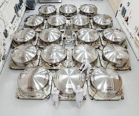 Wall Art - Photograph - James Webb Space Telescope mirror cans by Science Photo Library