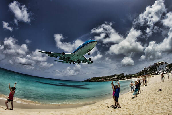 Jet landing over Maho Beach by Sven Brogren Jet landing over Maho Beach by Sven Brogren