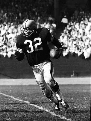 Wall Art - Photograph - Jim Brown Running Down Field by Retro Images Archive