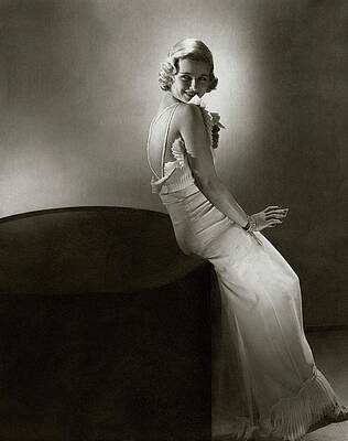 Wall Art - Photograph - Joan Bennet Looking Over Her Shoulder by Edward Steichen