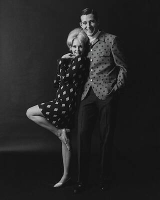Wall Art - Photograph - Joey Heatherton Posing With A Male Model by Leonard Nones