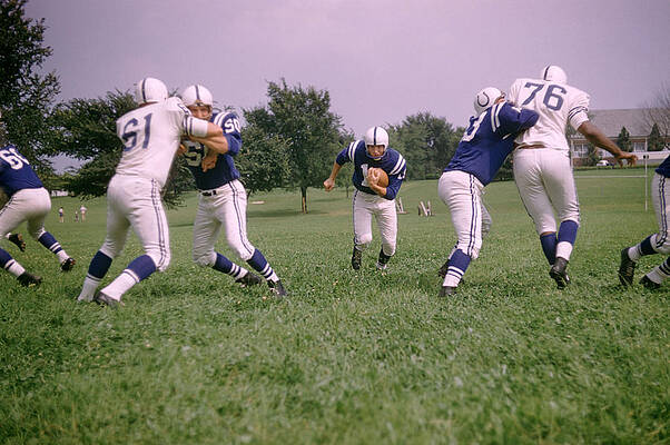 Wall Art - Photograph - Johnny Unitas Running Up The Middle by Retro Images Archive