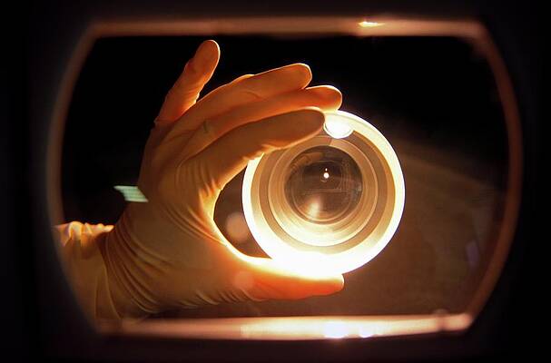 Wall Art - Photograph - Lens Curvature Testing by Science Photo Library