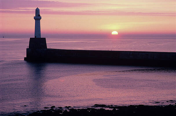 Wall Art - Photograph - Lighthouse by Science Photo Library