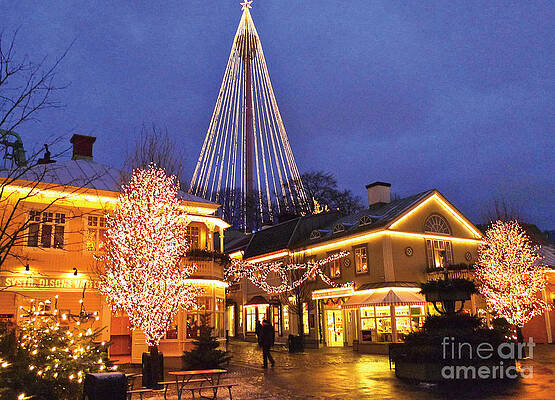 Liseberg i Julskrud by Leif Sodergren Liseberg i Julskrud by Leif Sodergren