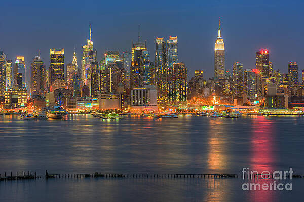 Empire State Building Wall Art featuring the photograph Manhattan Twilight II by Clarence Holmes