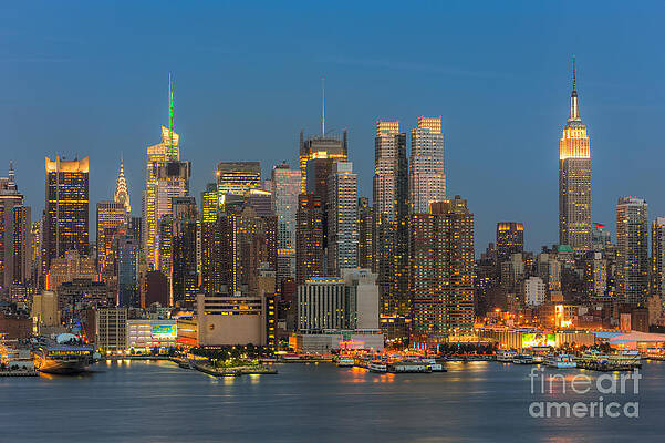 Empire State Building Wall Art featuring the photograph Manhattan Twilight III by Clarence Holmes