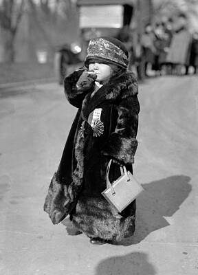 Wall Art - Photograph - Midget Smoking Cigarette, 1924 by Science Source