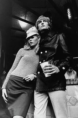Wall Art - Photograph - Models Posing At A Diner by Horn & Griner