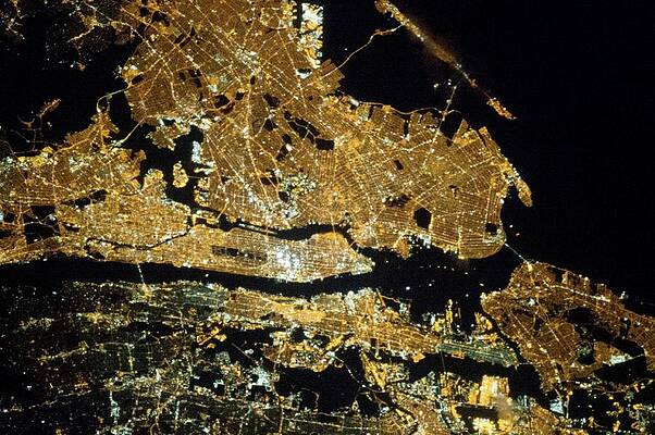 Wall Art - Photograph - New York City by Science Photo Library
