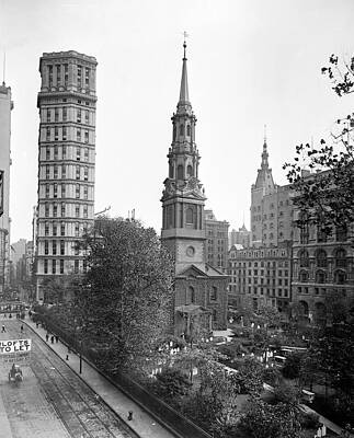 Wall Art - Photograph - Nyc, St. Paul Building And Episcopal by Science Source