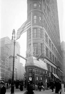 Wall Art - Photograph - Nyc, Wwi Recruiting Sign, Flatiron by Science Source