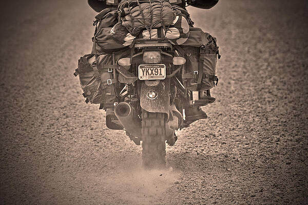 On the Move by Dave Onomastico
