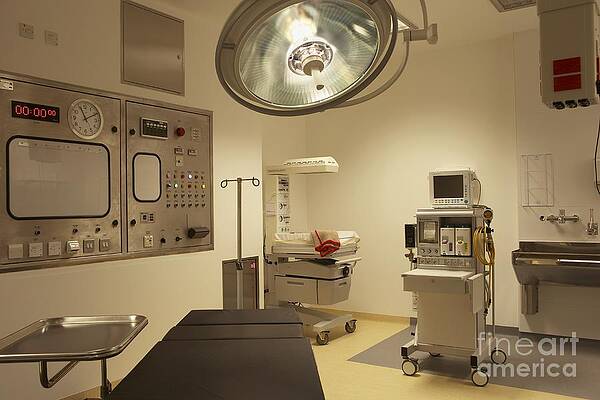 Wall Art - Photograph - Operating Room In Maternity Ward by Ruth Jenkinson / Dorling Kindersley