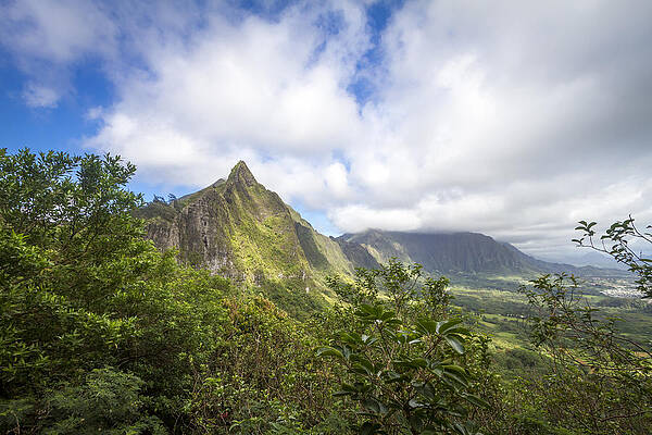 Pali lookout Oahu Hawaii by Jianghui Zhang