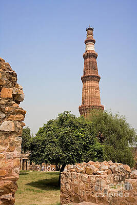 Wall Art - Photograph - Qutub Minar by David Davis