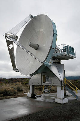 Wall Art - Photograph - Radio Telescope by Science Photo Library