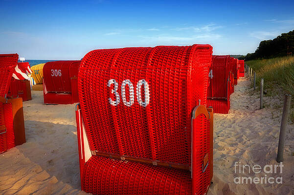 https://render.fineartamerica.com/images/images-profile-flow/400/images-medium-large-5/red-beach-chairs-in-the-early-evening-light-nick-biemans.jpg