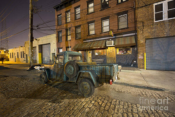 Sunny's Bar by Leslie Leda Sunny's Bar by Leslie Leda