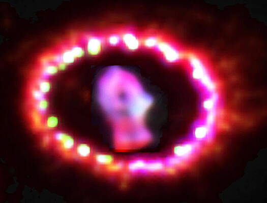 Wall Art - Photograph - Supernova 1987a, Hst Image by Science Source