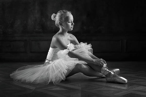 køber Kostumer bjælke Child Ballerina Photographs | Fine Art America