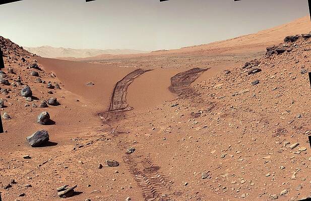 https://render.fineartamerica.com/images/images-profile-flow/400/images-medium-large-5/tracks-of-the-curiosity-rover-on-mars-nasajpl-caltechmsss.jpg