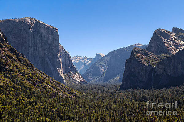 Tunnel View by Taha Dar