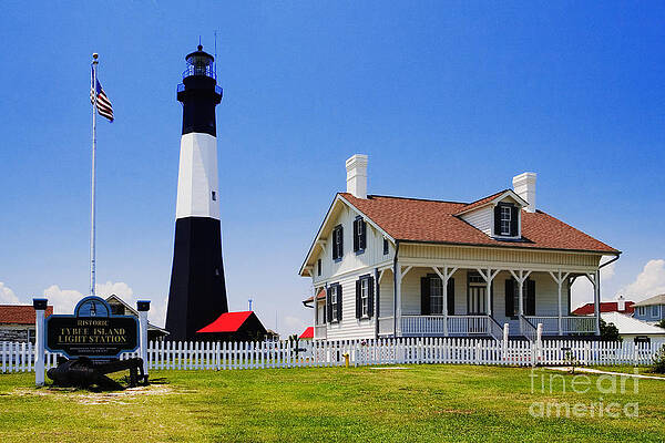 Wall Art - Photograph - Tybee Island Light by David Davis