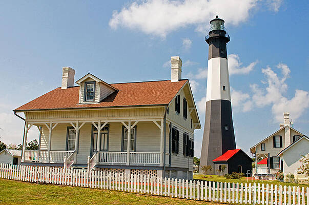 Wall Art - Photograph - Tybee Island Lighthouse, Ga by Millard H. Sharp