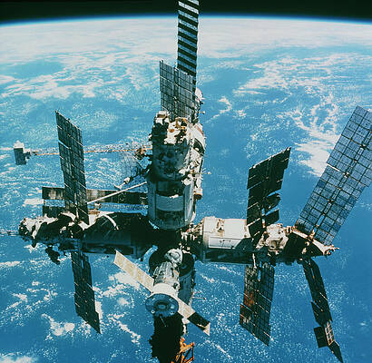 Wall Art - Photograph - View Of The Mir Space Station In Orbit Above Earth by Science Photo Library