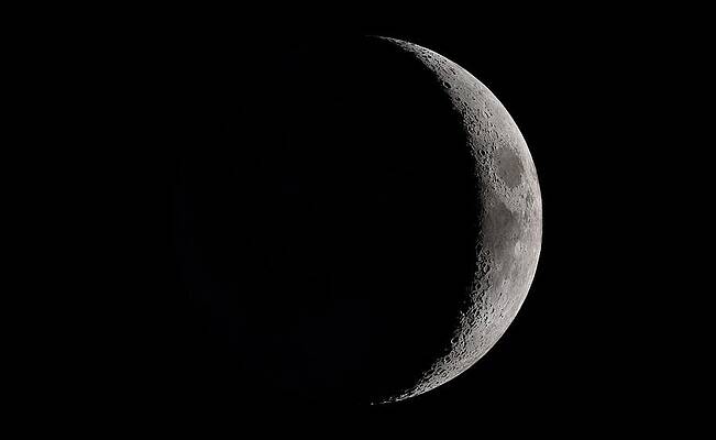 Wall Art - Photograph - Waxing Crescent Moon by Science Photo Library