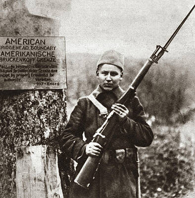 Wall Art - Photograph - World War I Guard, C1919 by Granger