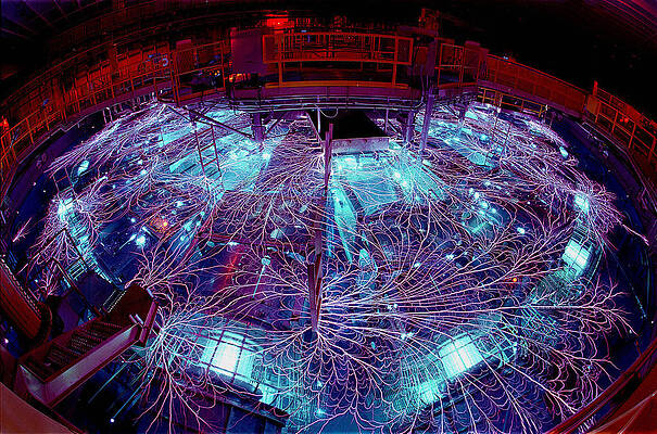 Wall Art - Photograph - Z Pulsed Power Facility, X-ray Generator by Science Source