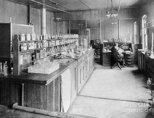 Wall Art - Photograph - Chemists Laboratory #1 by Science Source