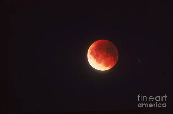 Wall Art - Photograph - Eclipse #1 by Science Source