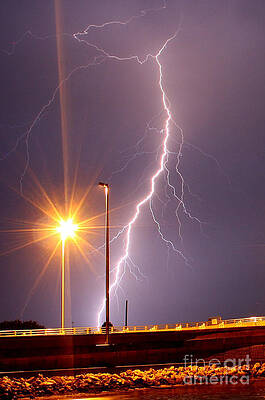 Wall Art - Photograph - Lightning #1 by Science Source