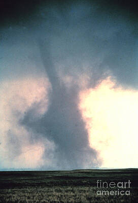 Wall Art - Photograph - Tornado #14 by Science Source