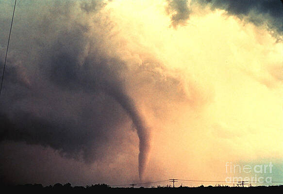 Wall Art - Photograph - Tornado #16 by Science Source