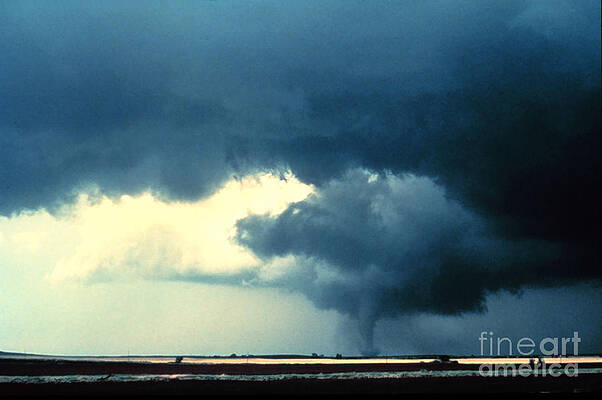 Wall Art - Photograph - Tornado #22 by Science Source