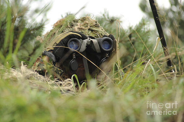 Black Dog 1/35 US Sniper Spotter w/Binoculars in Ghillie Suit Camouflage F35118