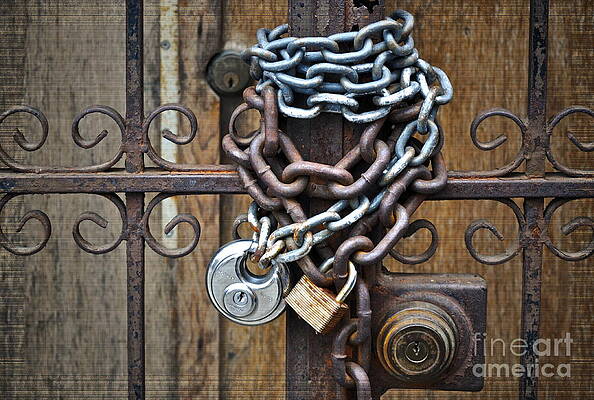 Ye Ole Lock and Chain Photograph by Fraida Gutovich - Fine Art America