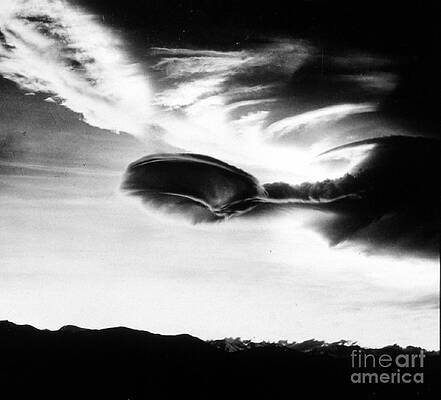 Wall Art - Photograph - Altocumulus Lenticularis Cloud by Science Source