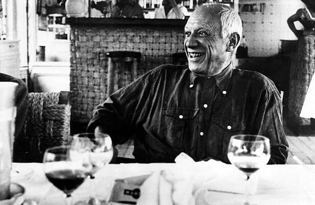 Wall Art - Photograph - Artist Pablo Picasso by Everett