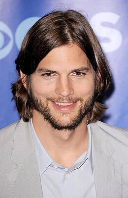 Wall Art - Photograph - Ashton Kutcher At Arrivals For Cbs by Everett