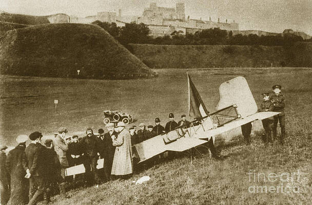 Wall Art - Photograph - Bleriot Lands In England, 1909 by Science Source