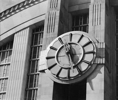 Wall Art - Photograph - Cincinnati Union Terminal, Clock by Everett