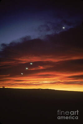 Wall Art - Photograph - Eclipse by Science Source