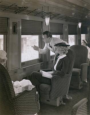 Wall Art - Photograph - First Class Passengers In An by Everett