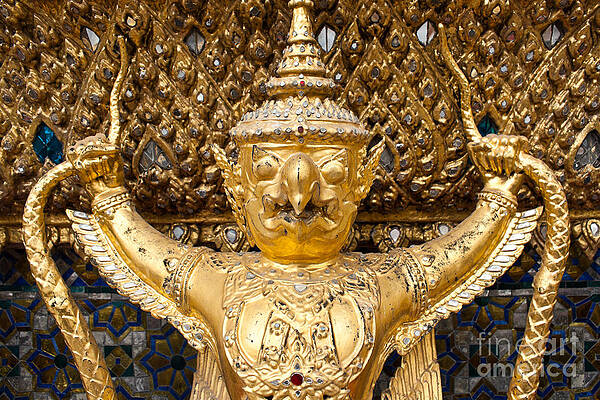 Garuda in Wat Phra Kaew   by Srinakorn Tangwai