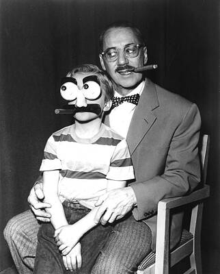 Wall Art - Photograph - Groucho Marx And A Child With A Groucho by Everett